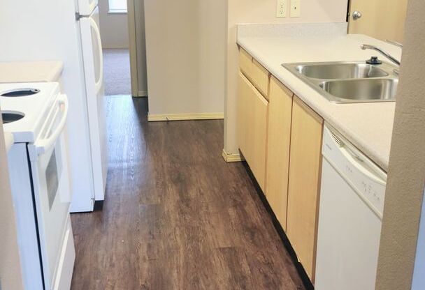 3 beds, 2 baths, 1,172 sqft, $1,695, Unit 253