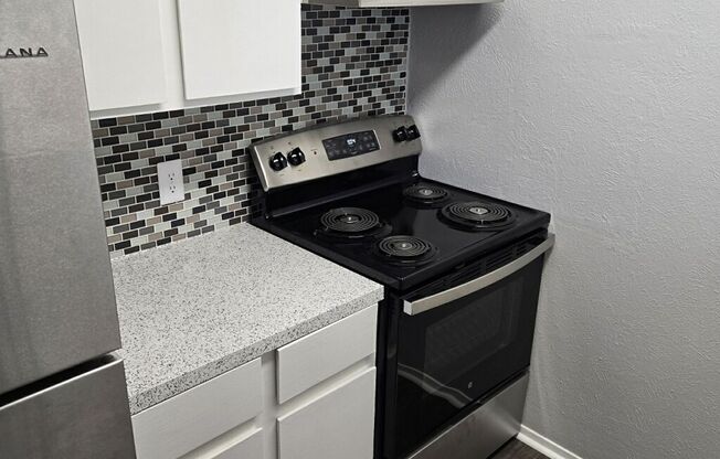 1 bed, 1 bath, 640 sqft, $1,000, Unit 114