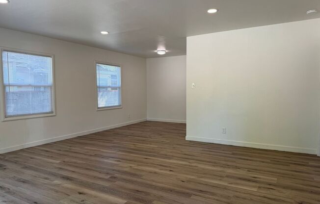 3 beds, 1 bath, $2,175, Unit 1048 Warner Ave