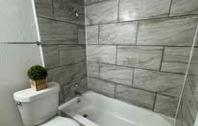 2 beds, 1.5 baths, 1,000 sqft, $1,525, Unit 166