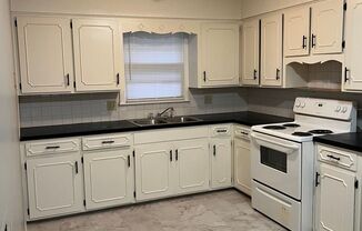 2 beds, 1 bath, $749