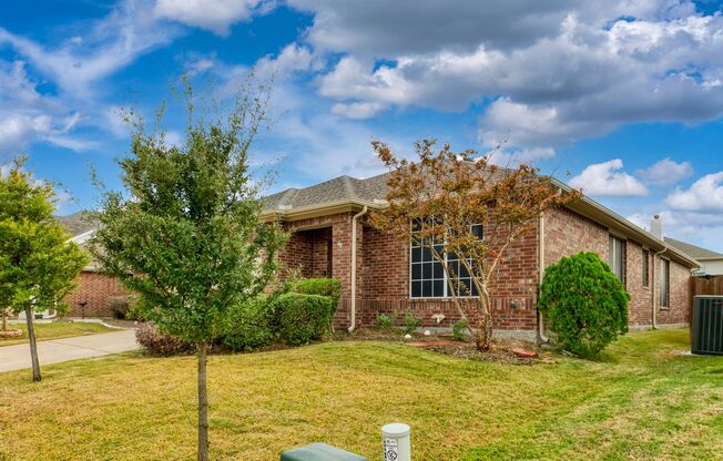 BEAUTIFUL 3 BEDROOM HOME LOCATED IN LITTLE ELM, TEXAS!