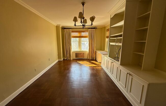 3 beds, 2 baths, 1,952 sqft, $3,200, Unit Royal York 916