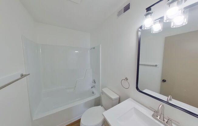 2 beds, 1 bath, $795, Unit # C