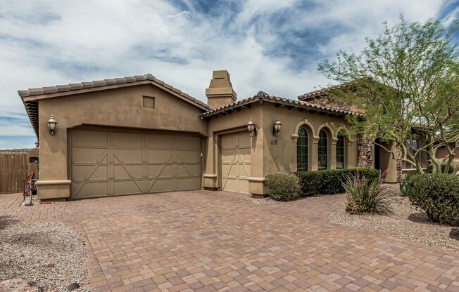 Golf course home in Estrella Mountain Ranch! Unbelievable amenities included!