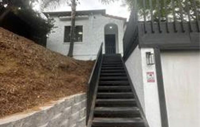 Secluded & Spacious La Mesa home available Now!