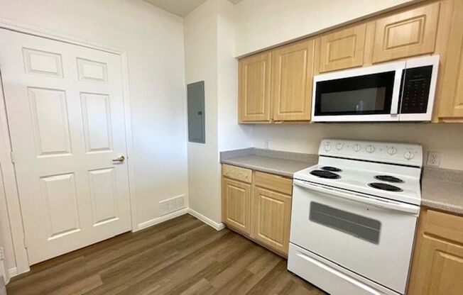 2 beds, 2 baths, $1,350, Unit # 1075
