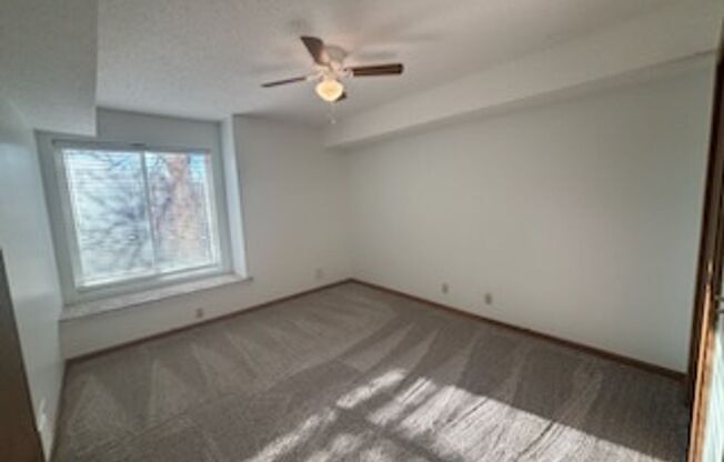 2 beds, 2 baths, $1,595