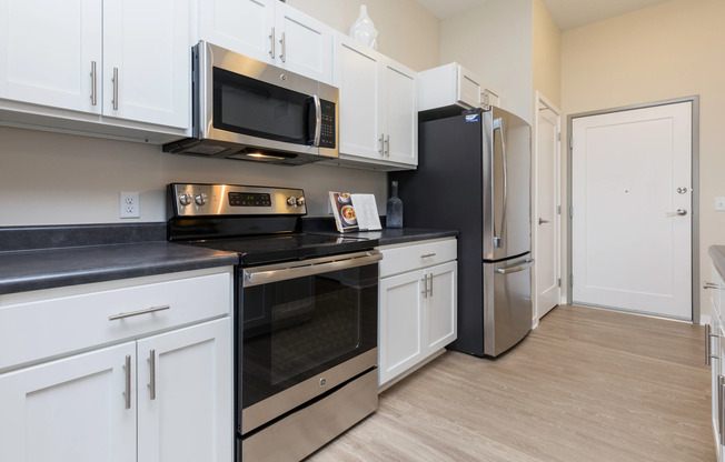 High-End Kitchen | Des Moines Iowa Apartment For Rent | Cityville I