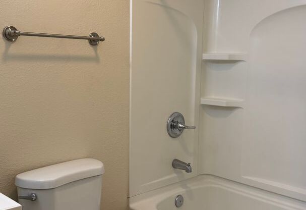 2 beds, 1 bath, 888 sqft, $1,725
