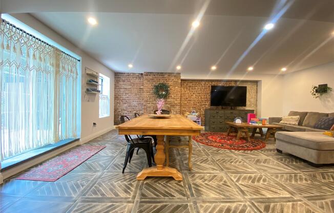 3 beds, 3 baths, 1,200 sqft, $5,500