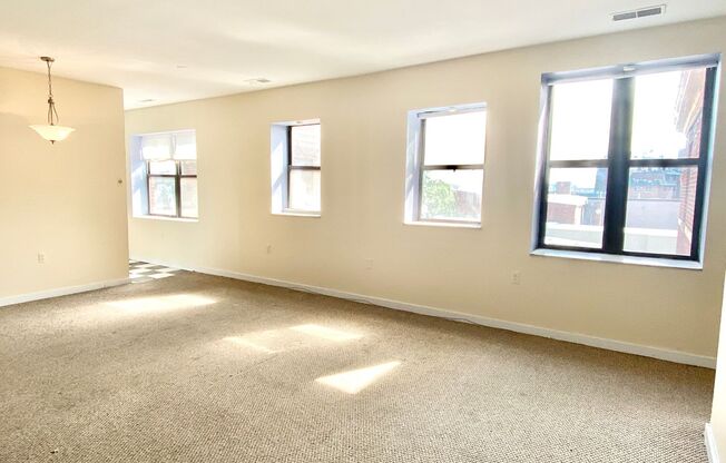 City Living!  Very Spacious 1 Bed 1 Bath With Parking!!!