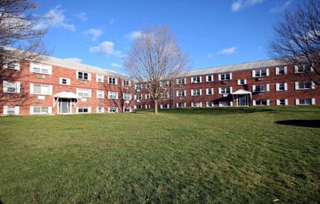 2 beds, 1 bath, 874 sqft, $1,445, Unit G-23