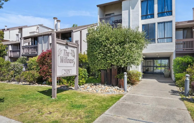 Shoreline Serenity: Modern Condo Steps from Alameda Beach