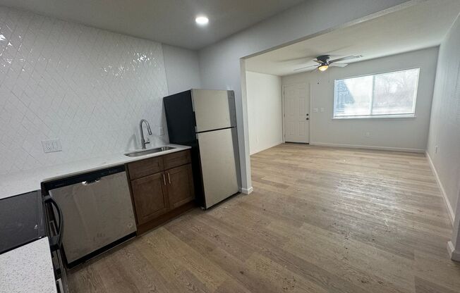 Cute 2 bedroom 1 bathroom Home!