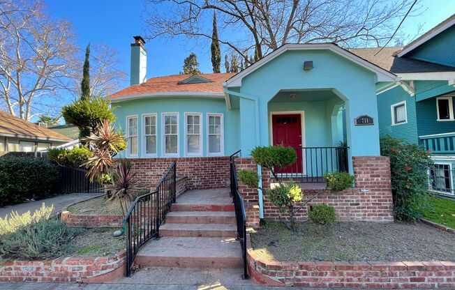 EAST SACRAMENTO 3 Bed House with Detached Home Office! 711 30th Street