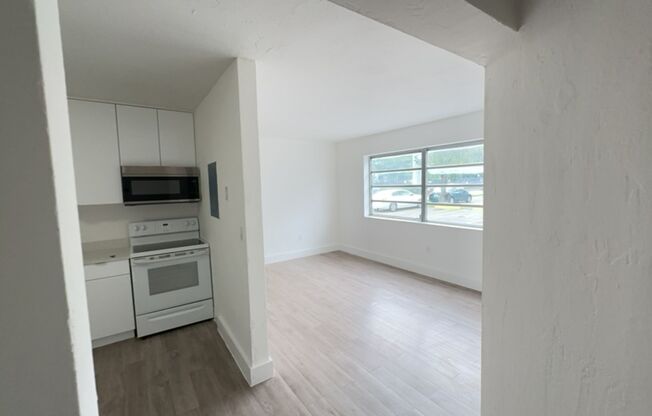 2 beds, 1 bath, 725 sqft, $2,050, Unit AM 4351-21