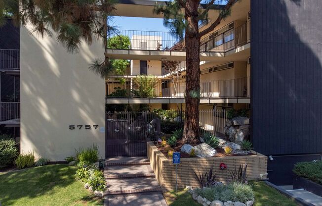 2 beds, 1 bath, 845 sqft, $2,595, Unit 009