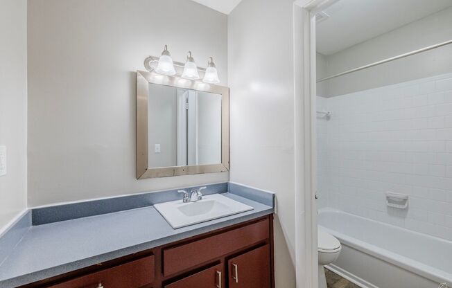 1 bed, 1 bath, 672 sqft, $1,100, Unit 2010-02