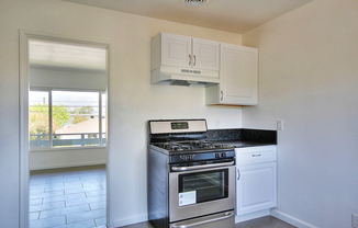 2 beds, 1 bath, 950 sqft, $4,336.2, Unit A