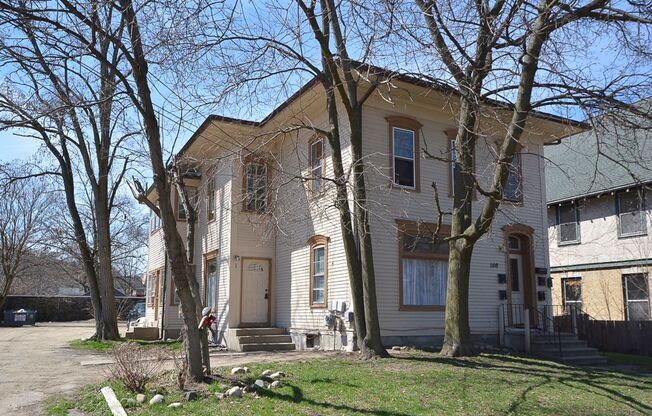 Spacious 1bed/1bath on main floor of with tons of windows! - Ask about our no security deposit option!