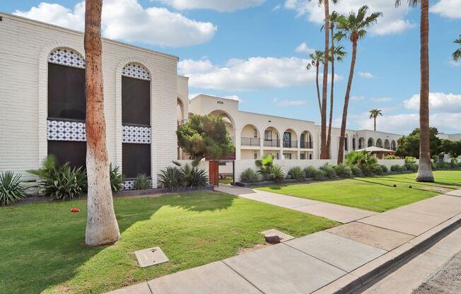 First Month Free! Beautiful East Mesa Apartment - Large and Spacious!