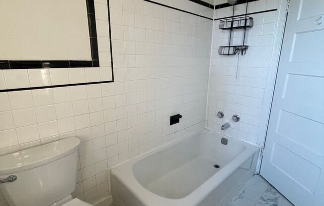 2 beds, 1 bath, 822 sqft, $1,895, Unit 410 #21