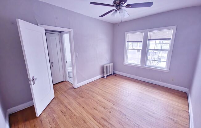 2 beds, 1 bath, $1,200, Unit The Breakers B307