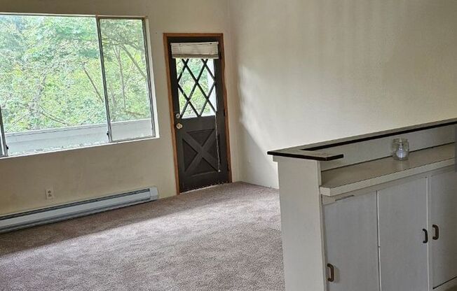 2 beds, 1 bath, $1,500