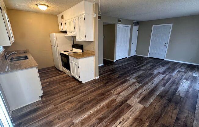 2 beds, 1 bath, $825, Unit 6716 W Par Lane Unit 1