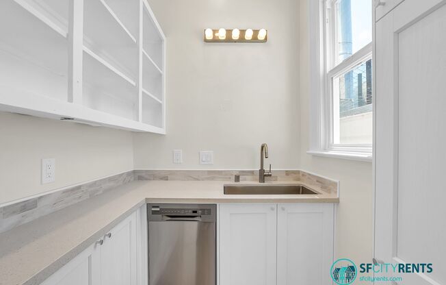 Mission Dolores: Top Floor 3 or 4 Bedroom Remodeled Flat w/ Views + Bonus Room + Shared Yard