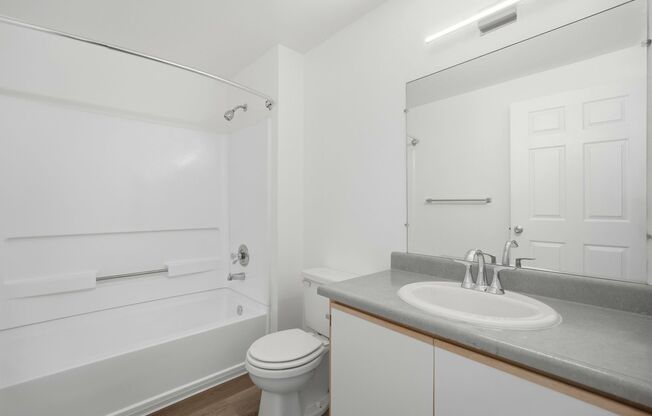 2 beds, 2 baths, 950 sqft, $1,700, Unit 27