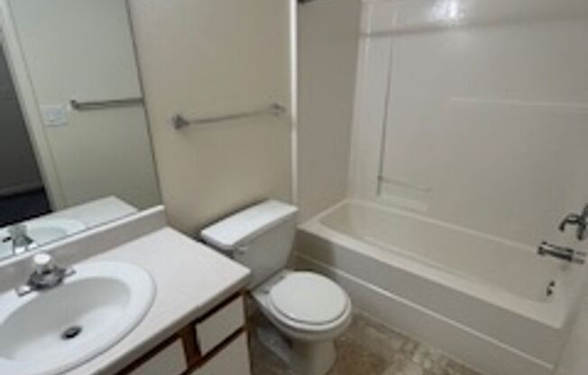 3 beds, 2 baths, 1,360 sqft, $1,489, Unit 34