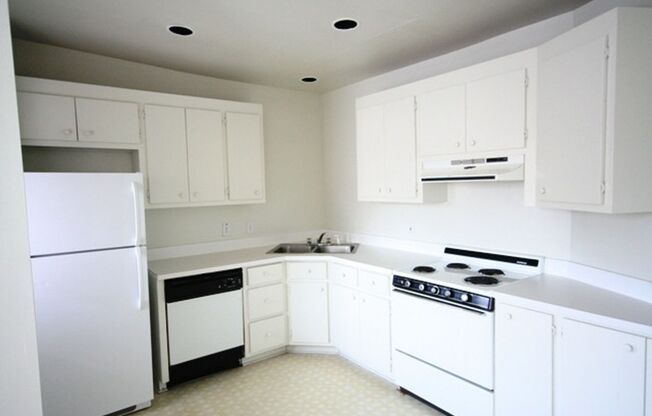 906 W Trinity