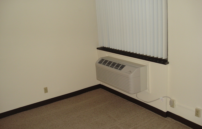 1 bed, 1 bath, 715 sqft, $1,095, Unit PTE 205