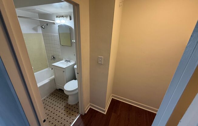 Studio, 1 bath, 400 sqft, $850, Unit #311