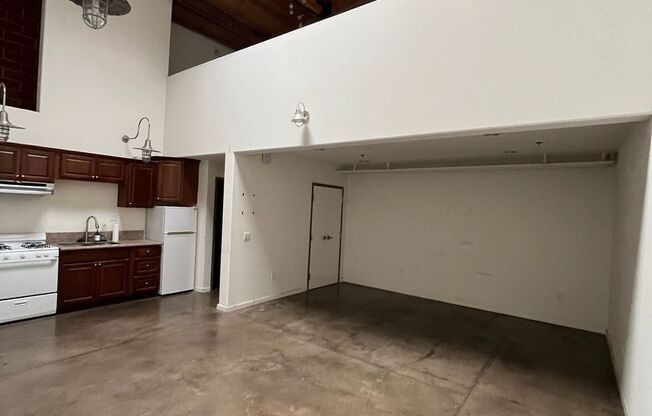 Studio, 1 bath, 650 sqft, $1,895, Unit 633-160