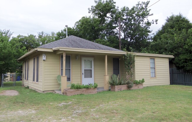 Cute Cottage in Central Austin!!