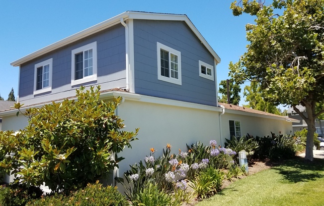 Beautiful Irvine - 3bd/3ba 1,800 Sq.ft with lofted 2nd Floor Master Suite