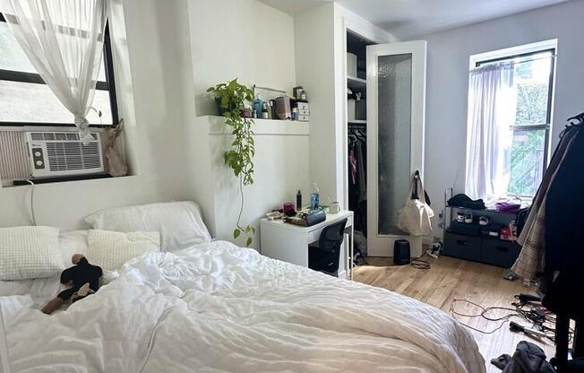 324 W 47 ST