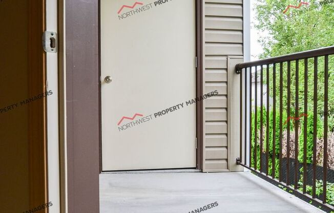 2 beds, 1 bath, 901 sqft, $1,450, Unit H-128