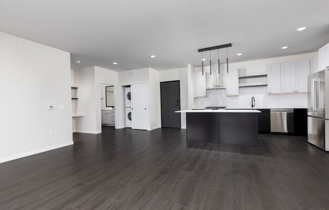 2 beds, 2 baths, 1,393 sqft, $3,150, Unit 737