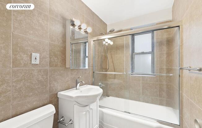 2 beds, 1 bath, 1,050 sqft, $5,800, Unit 7F