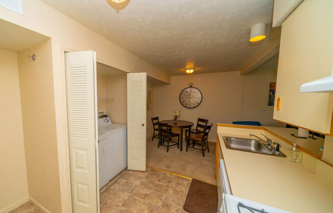 Well Equipped Kitchen And Dining at West Hampton Park Apartment Homes, Elkhorn, 68022