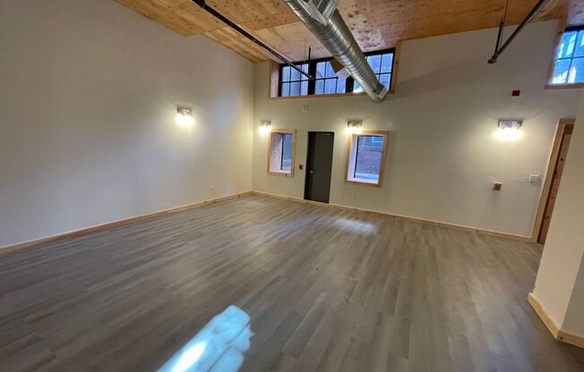 1 bed, 1 bath, 1,350 sqft, $1,650, Unit 1102