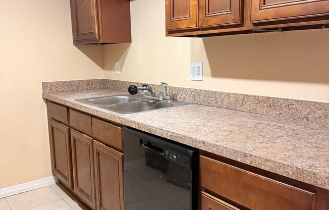 2/2 Condo with Lake Views