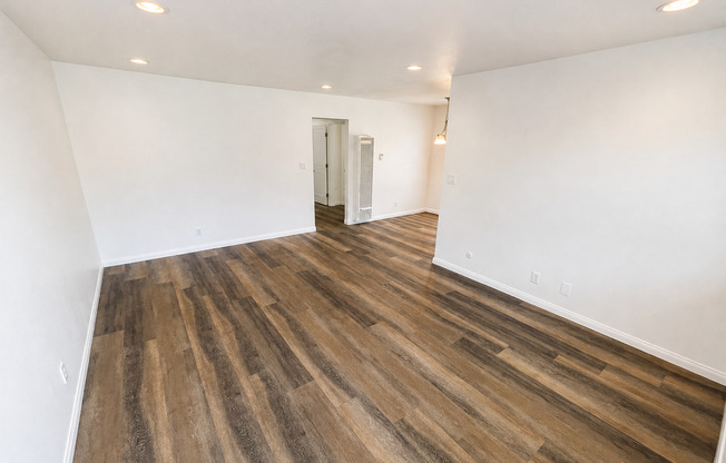 2 beds, 1 bath, $2,500, Unit 110