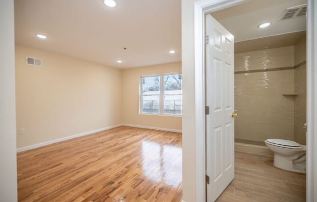 241 S 11 ST