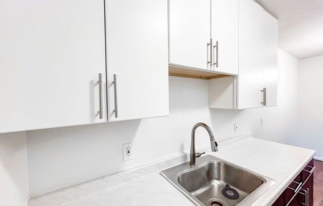2 beds, 1 bath, 900 sqft, $1,325, Unit 301