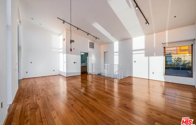 3 beds, 3 baths, 2,330 sqft, $8,500, Unit 106